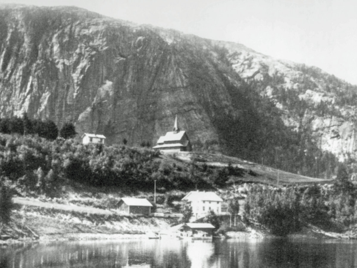 Fjågesund kyrkje, utsikt frå fjorden